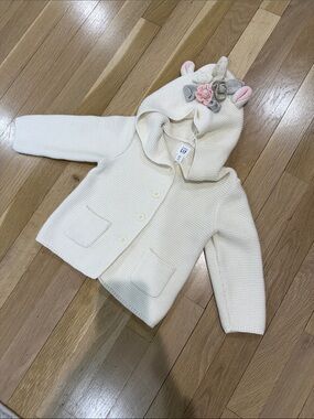 NWT GAP 100% Cotton Cream Knit Baby Hoodie Cardigan with Floral Unicorn Accent